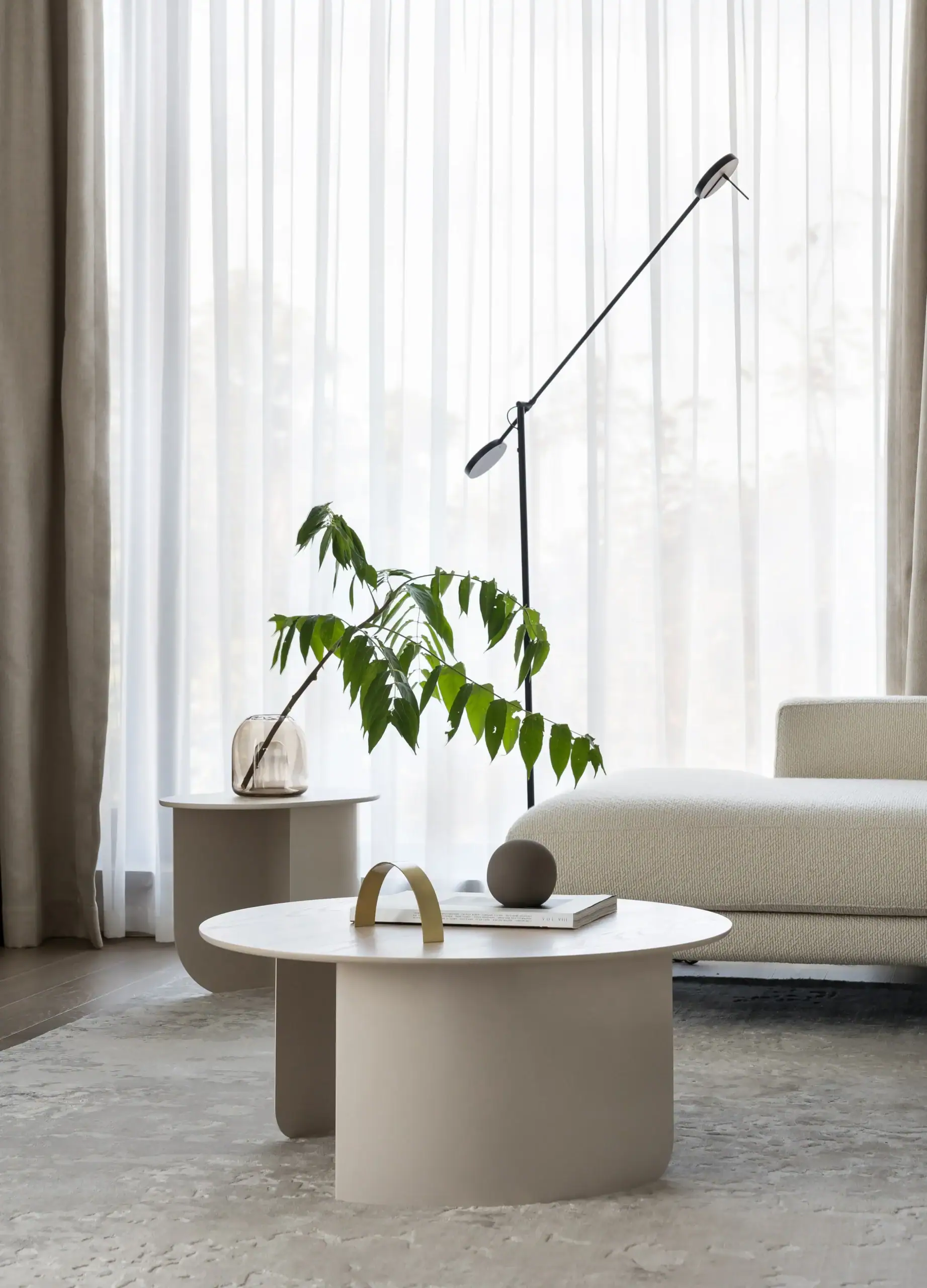 living pentru un apartament modern sobru in tonuri naturale