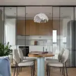 zona de dining din openspaceul unui apartament bucurestean amenajayt in stil ludic frantuzesc